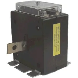 Трансформатор тока 150/5 5ВА класс точности 0,5 в пластмассовом корпусе с крышко5